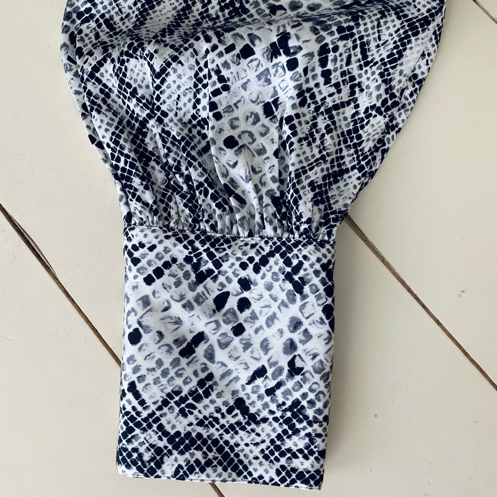 Good American Satin Python Duster - Picture 6 of 12